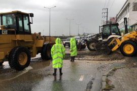 Rize'de Sağanak Yağış Hayatı Olumsuz Etkiliyor