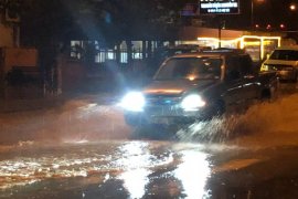 Rize'de Yağmur Hayatı Olumsuz Etkiliyor
