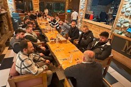 Kemal Eksilmez Ardeşenspor Futbolcuları İle Yemekte Buluştu