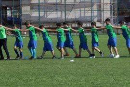 Rize'de Minik Futbolculardan Demiryolu Çağrısı