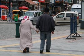 Rize'de Yaşlıların Sokağa Çıkma Sevinci