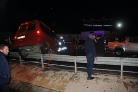 Rize'de 3 Araç Birbirine Girdi: 1 Ölü, 8 Yaralı
