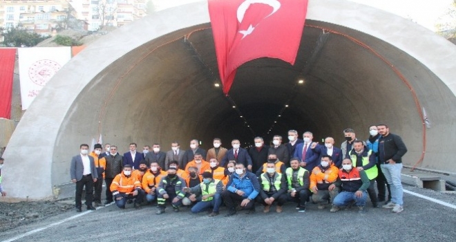 Salarha Tüneli Tek Tüpten Ulaşıma Açıldı