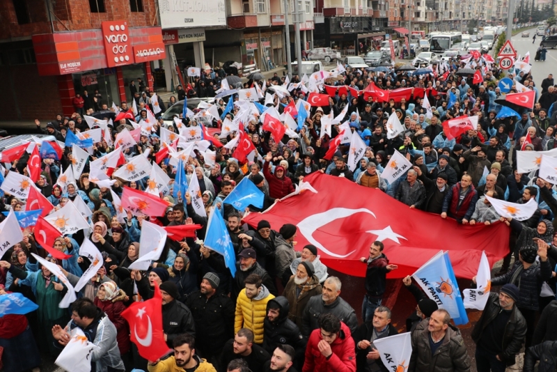 AK Parti Ardeşen’de Sevgi Yürüyüşü Düzenledi