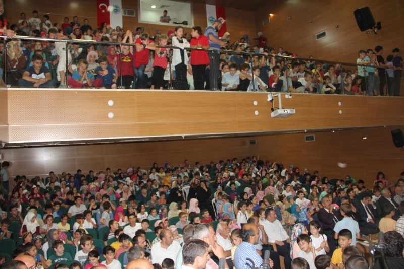 Ardeşen Belediyesi 1500 Öğrenciyi Sevindirdi
