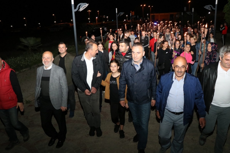 Ardeşen'de 19 Mayıs Fener Alayı Yürüyüşü Düzenlendi