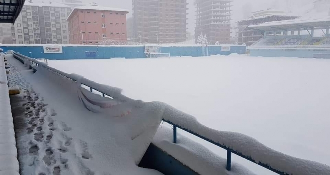 Rize'de Futbola Kar Engeli... Pazarspor Maçı Ertelendi