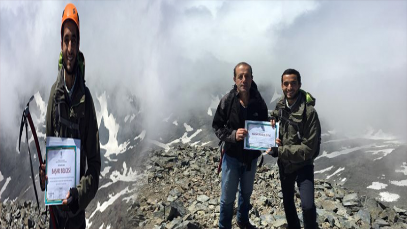 RTEÜ Öğrencisi Diplomasını Kaçkar Dağı Zirvesinde Aldı
